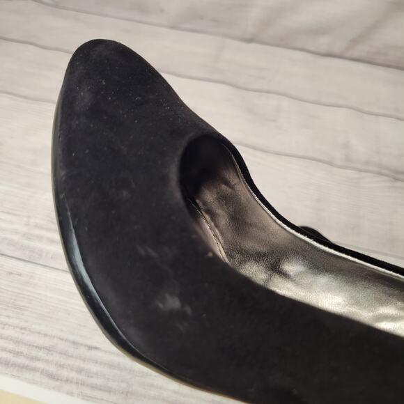 Anne Klein Flex  Black Suede Rounded Toe Pump with Gloss Heels, 8.5 - Picture 11 of 11